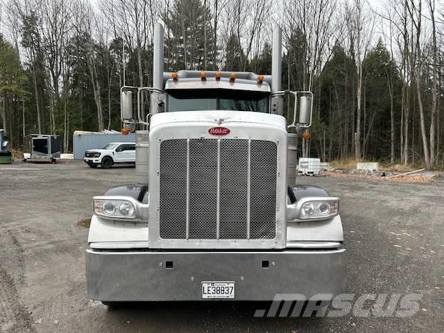 Peterbilt 389 Trekkers