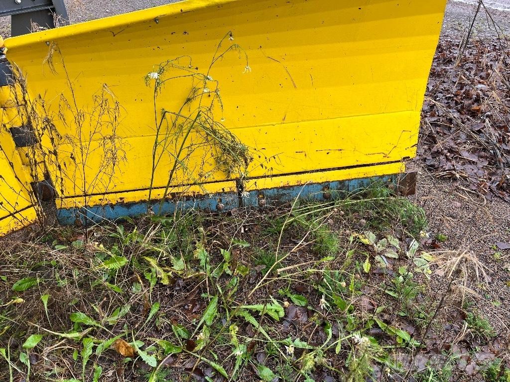 Vama 320 Sneeuwschuivers en -ploegen