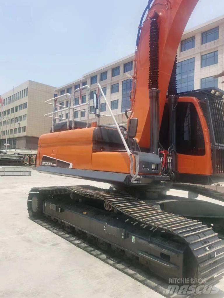 Doosan DX 300 LC Rupsgraafmachines