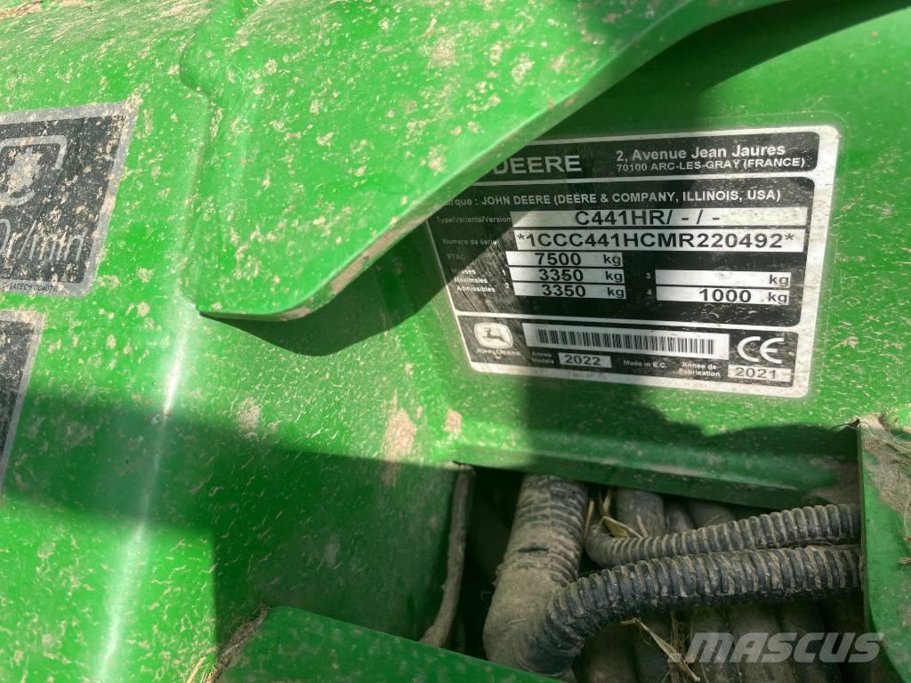 John Deere C 441 R Ronde-balenpersen