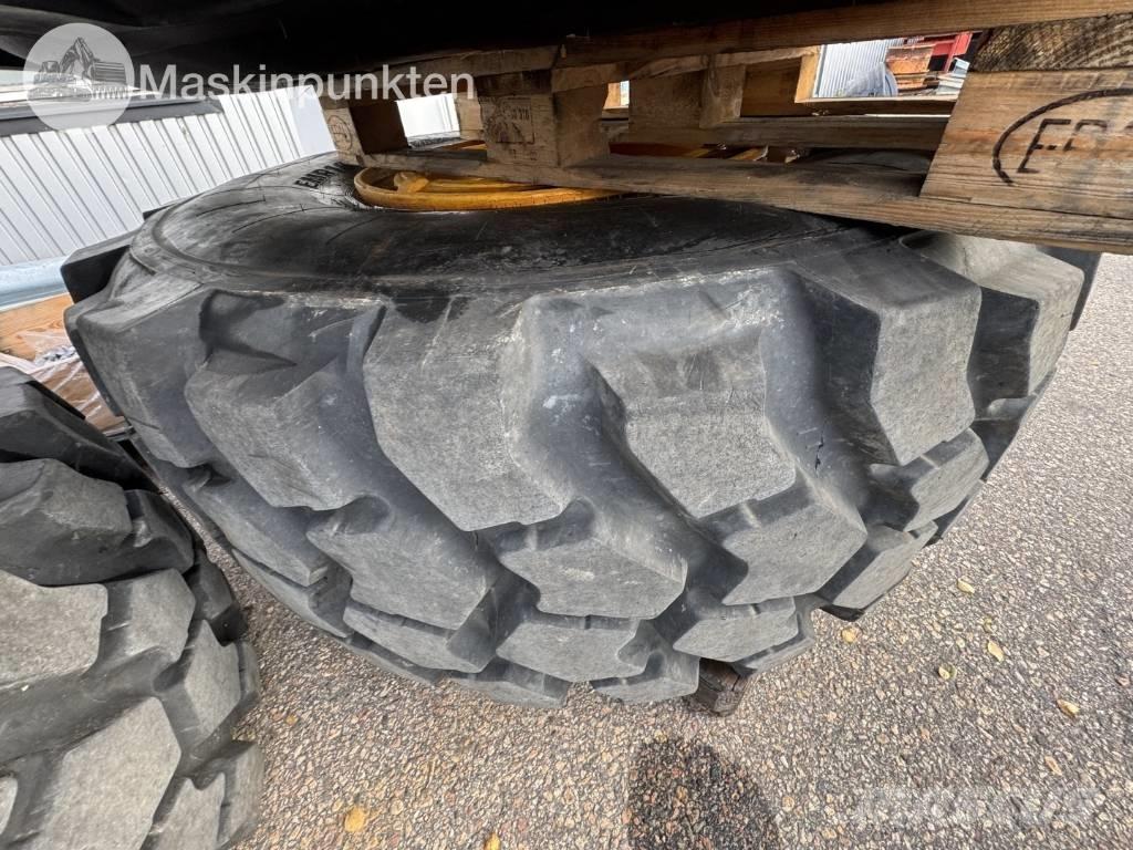 Trelleborg EMR1030 Banden, wielen en velgen