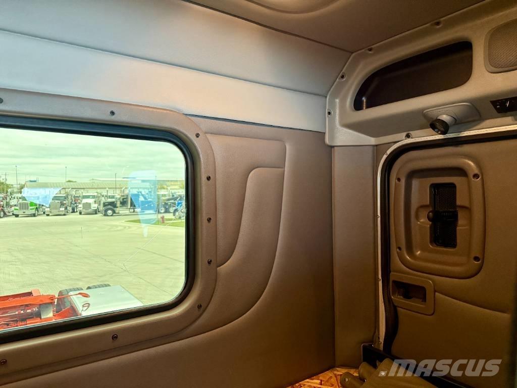 Peterbilt 389 Trekkers