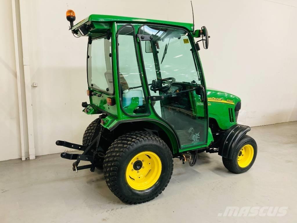 John Deere 2320 Compacttrekkers
