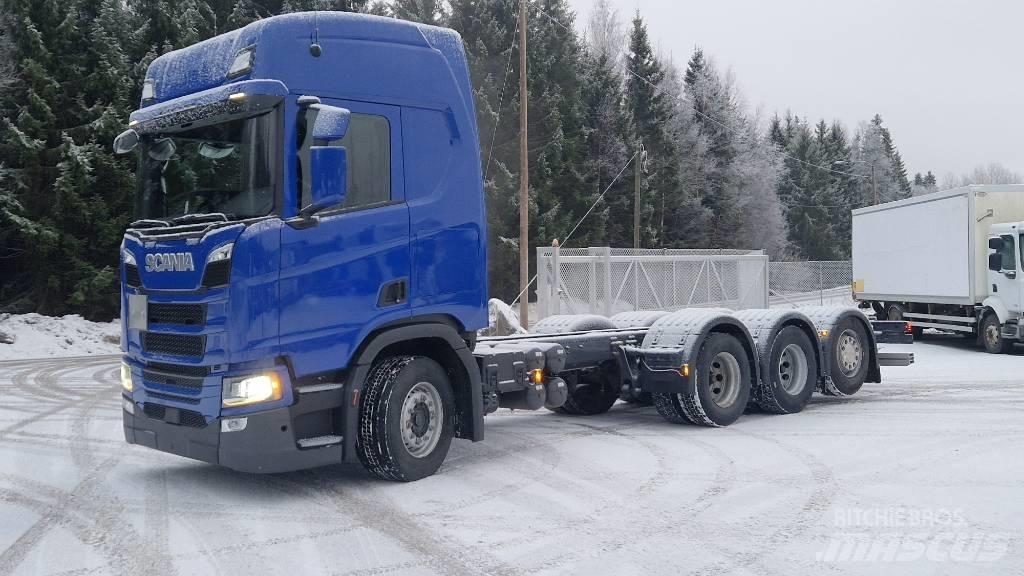 Scania R 560 8X4 ADR Chassis met cabine