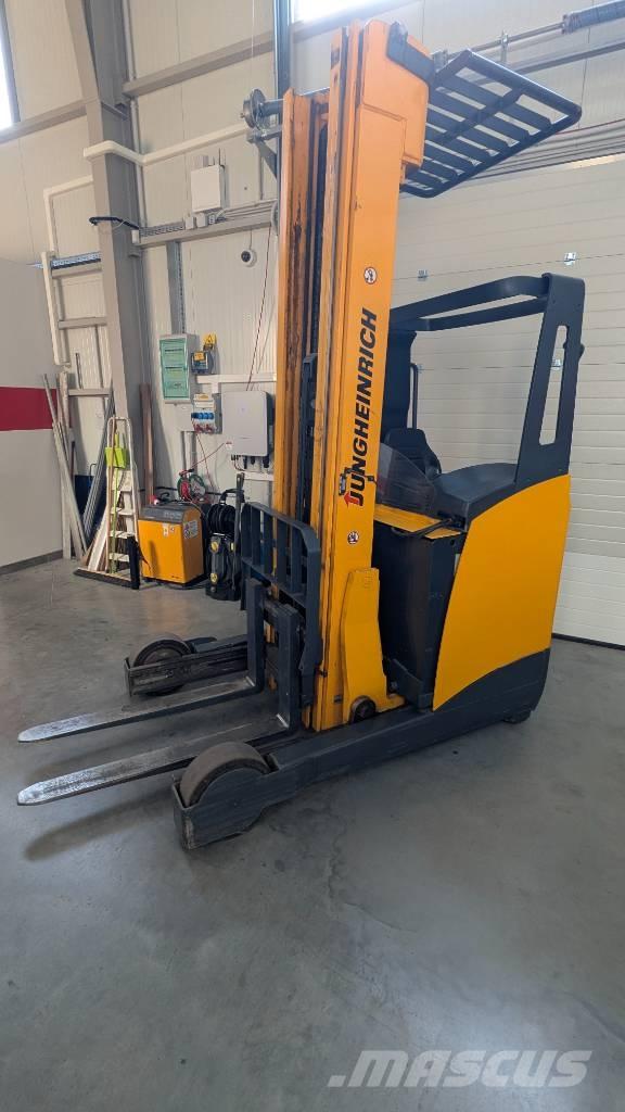 Jungheinrich ETV 325 Reachtruck voor hoog niveau