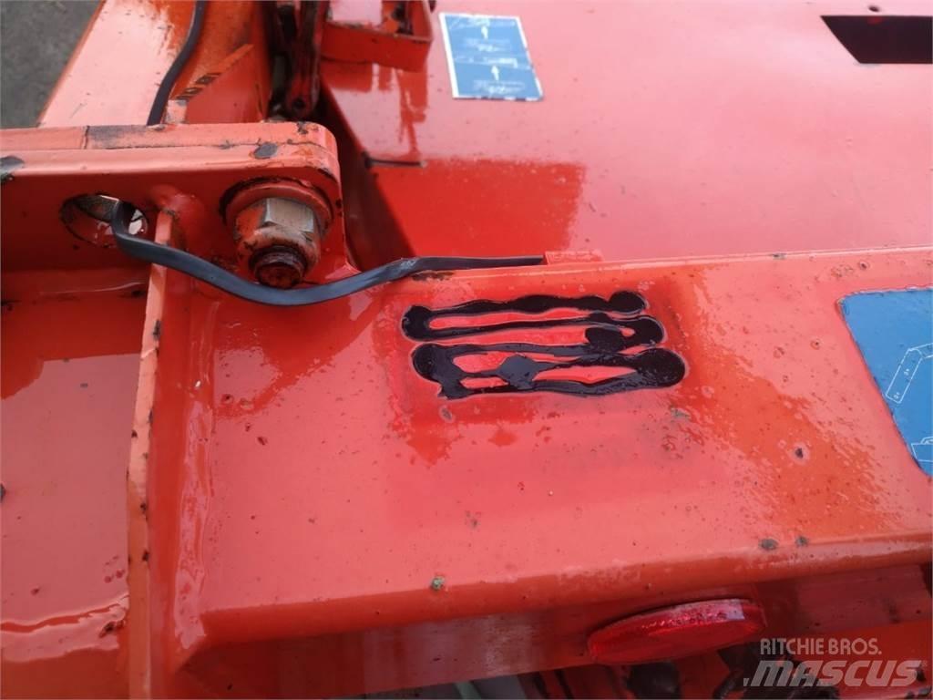 Kuhn GMD 802 F Maaikneuzers