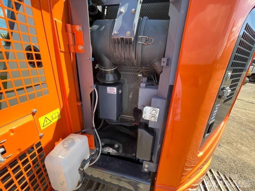 Hitachi ZX 135 US-6 Rupsgraafmachines
