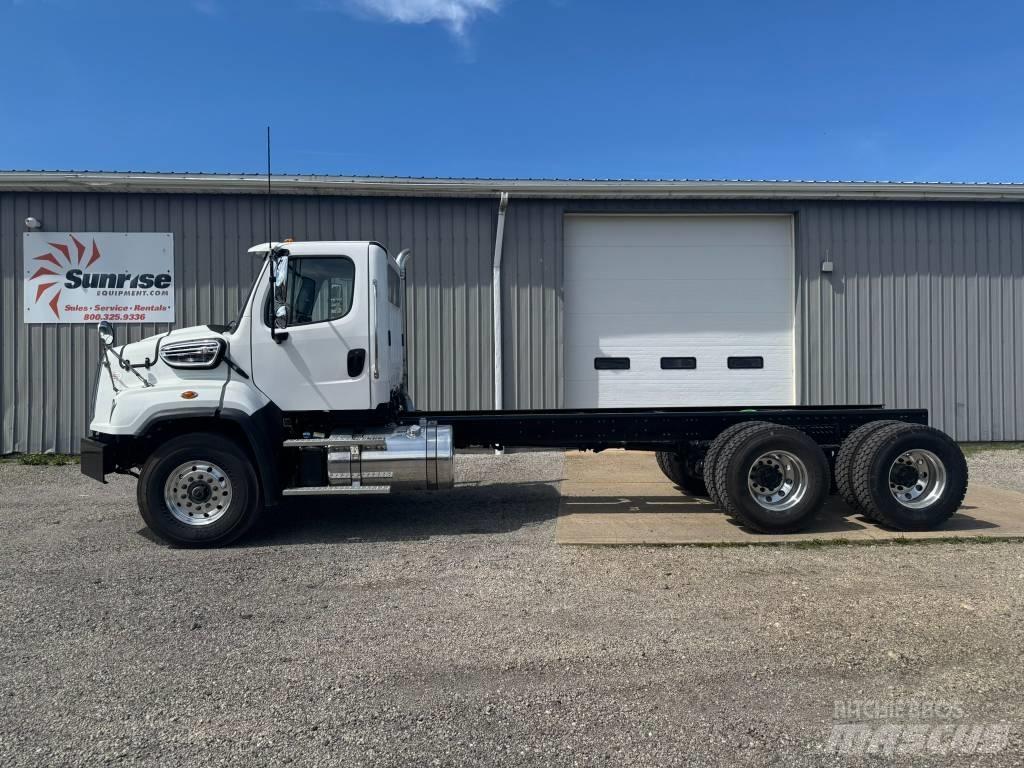 Freightliner 114 SD Chassis met cabine