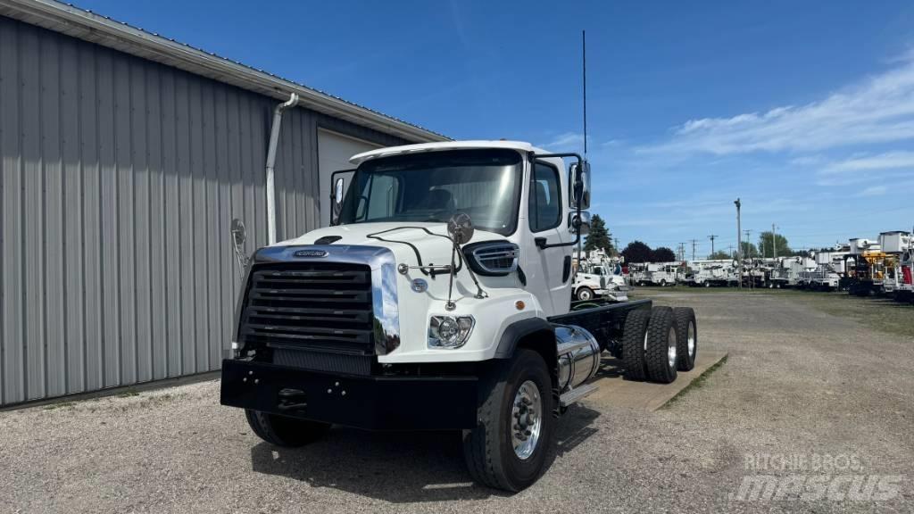 Freightliner 114 SD Chassis met cabine