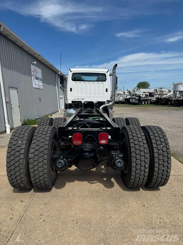 Freightliner 114 SD Chassis met cabine