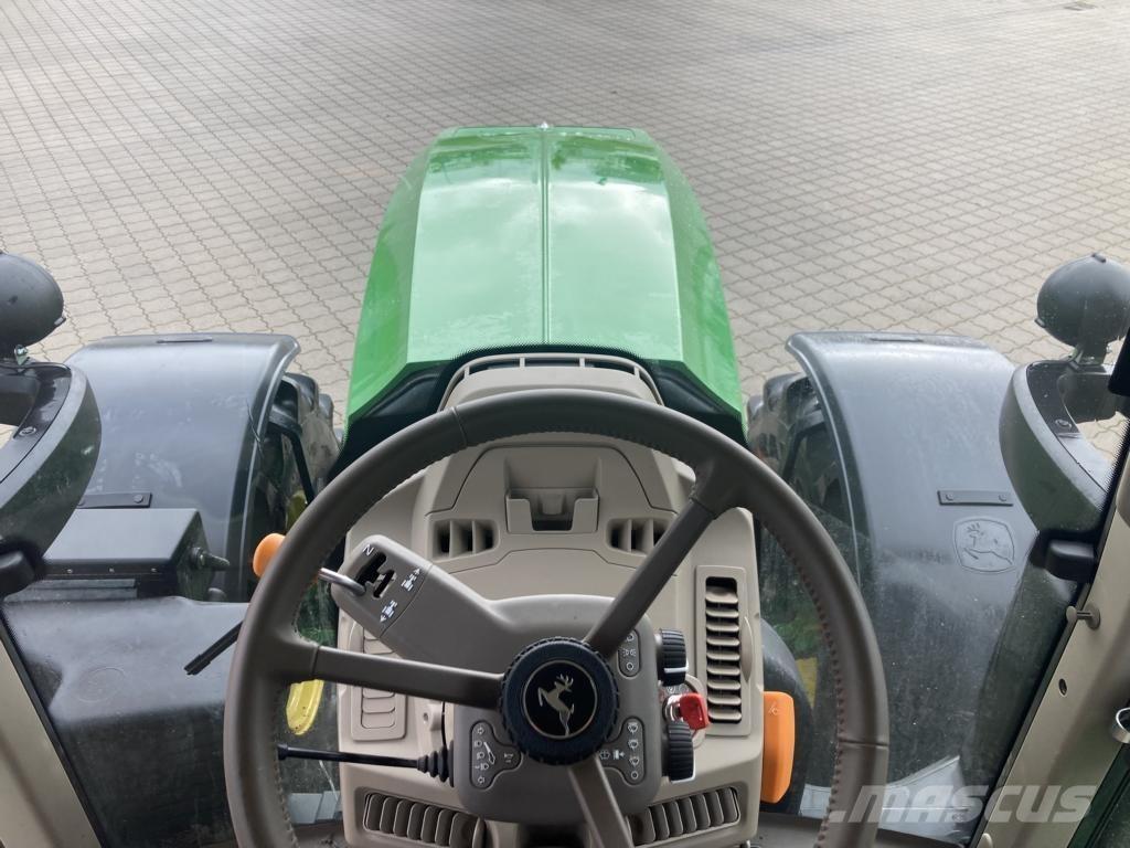 John Deere 6M240 Tractoren