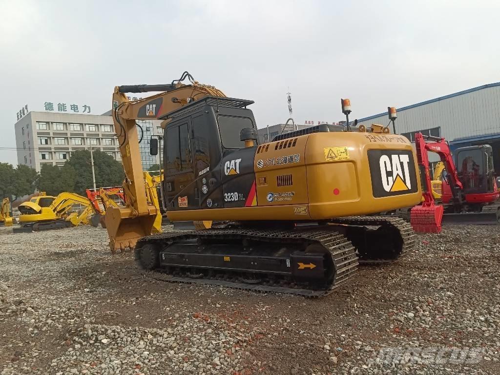 CAT 323 D Rupsgraafmachines