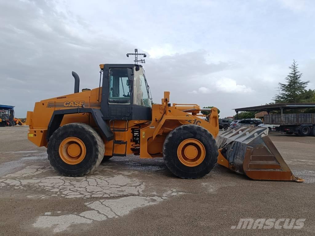 CASE 821 C Wielladers
