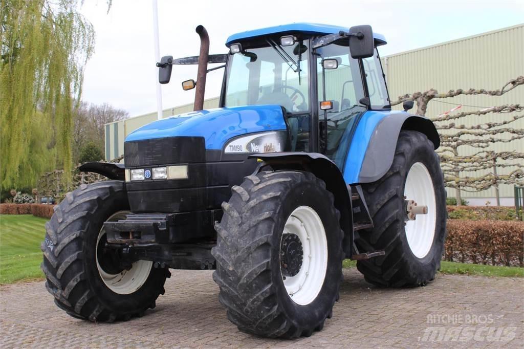 New Holland TM190 Tractoren