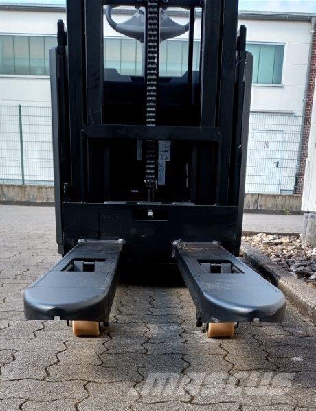 Toyota BT SWE145L Zelfrijdende stapelaars