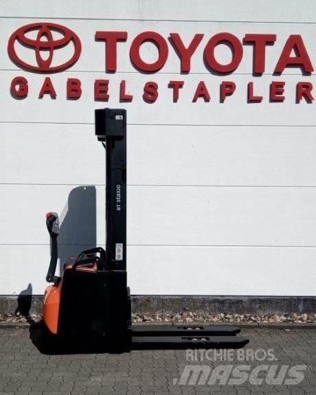 Toyota BT SWE145L Meeloop stapelaar