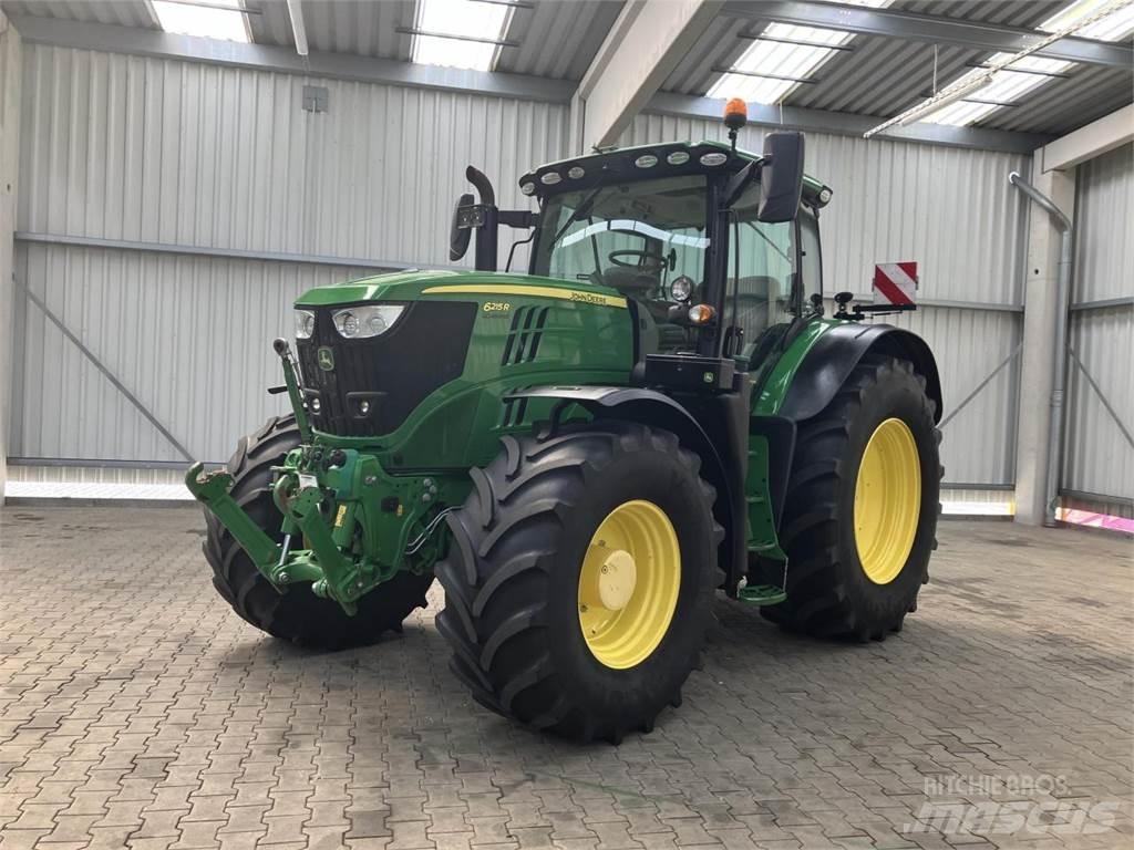 John Deere 6215R Tractoren