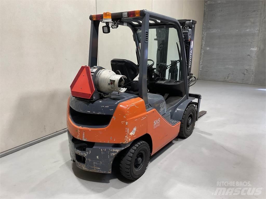 Toyota 8FGF25 LPG heftrucks