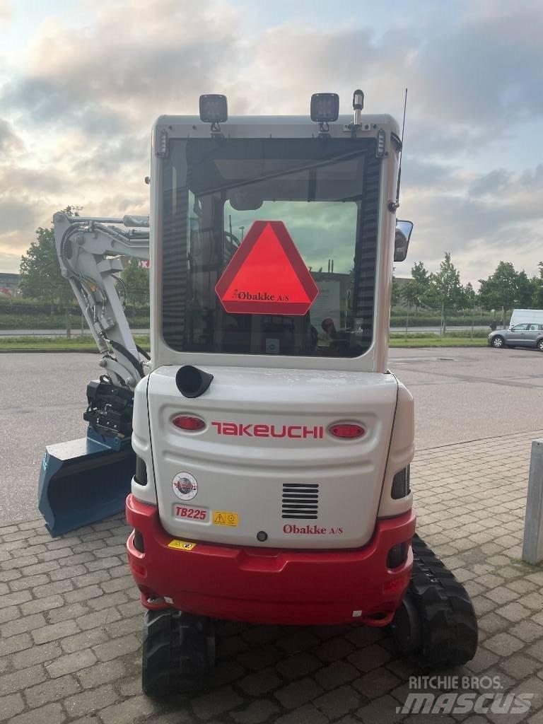 Takeuchi TB 225 Minigraafmachines < 7t