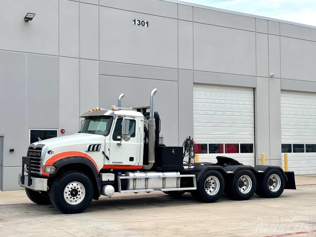 Mack GU 713 Sleepwagens