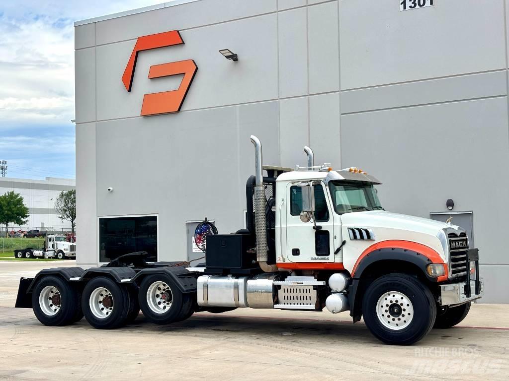 Mack GU 713 Sleepwagens