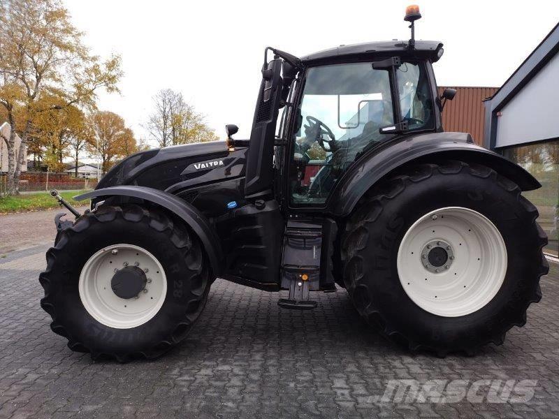 Valtra T235 Versu Tractoren
