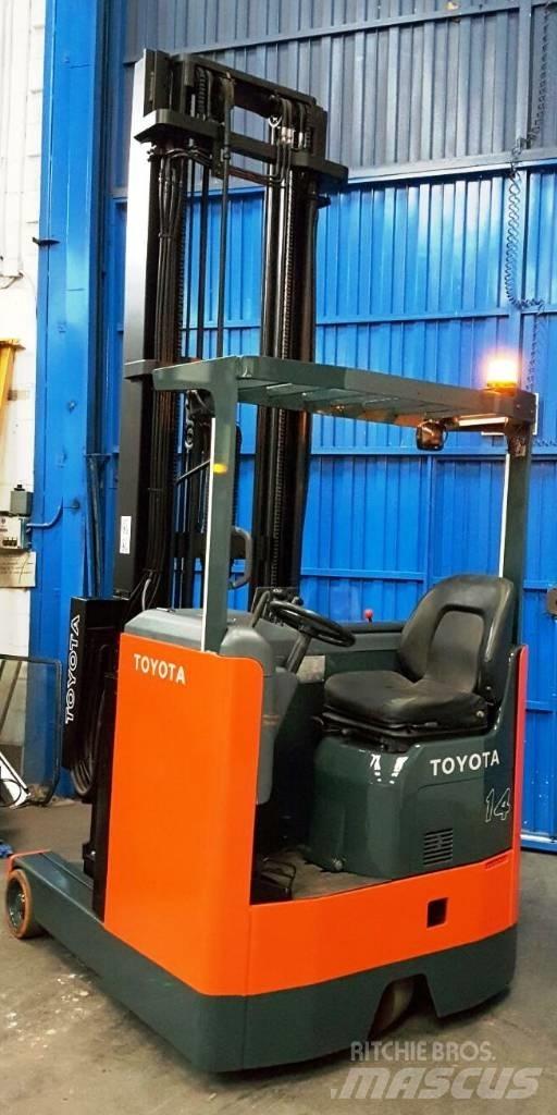 Toyota 6 FBRE 14 Reachtruck voor hoog niveau