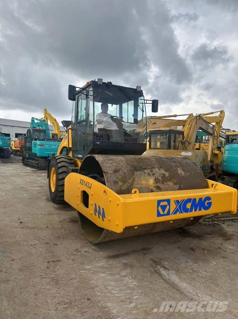 XCMG XS 143 J Trilrolwalsen