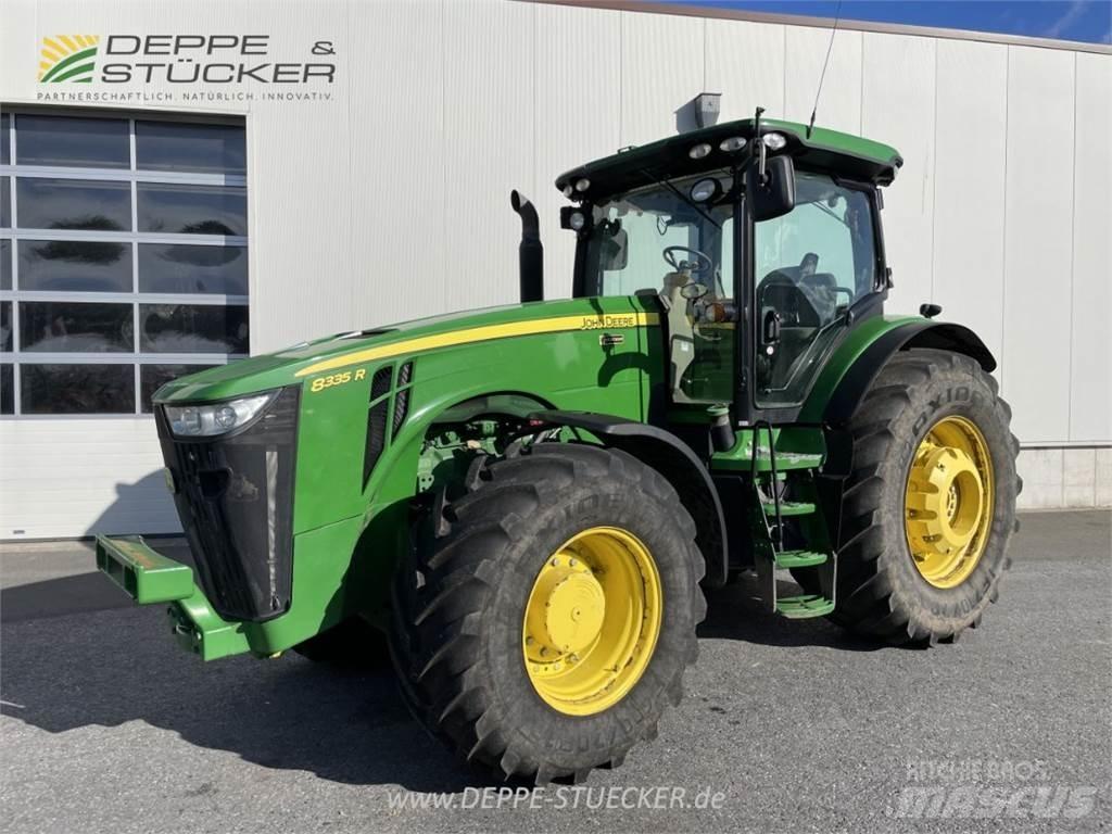 John Deere 8335R Tractoren