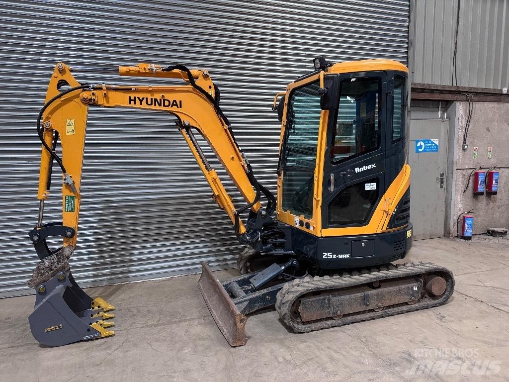 Hyundai R25Z-9 AK Minigraafmachines < 7t