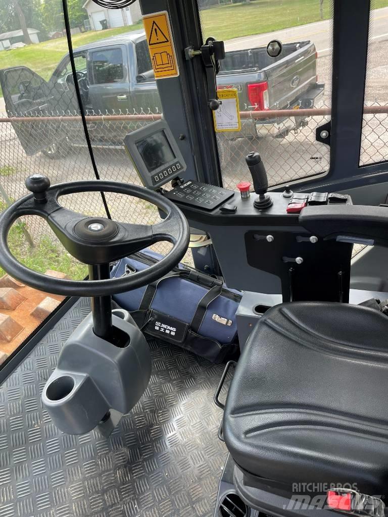 XCMG CV 83 PDU Trilrolwalsen