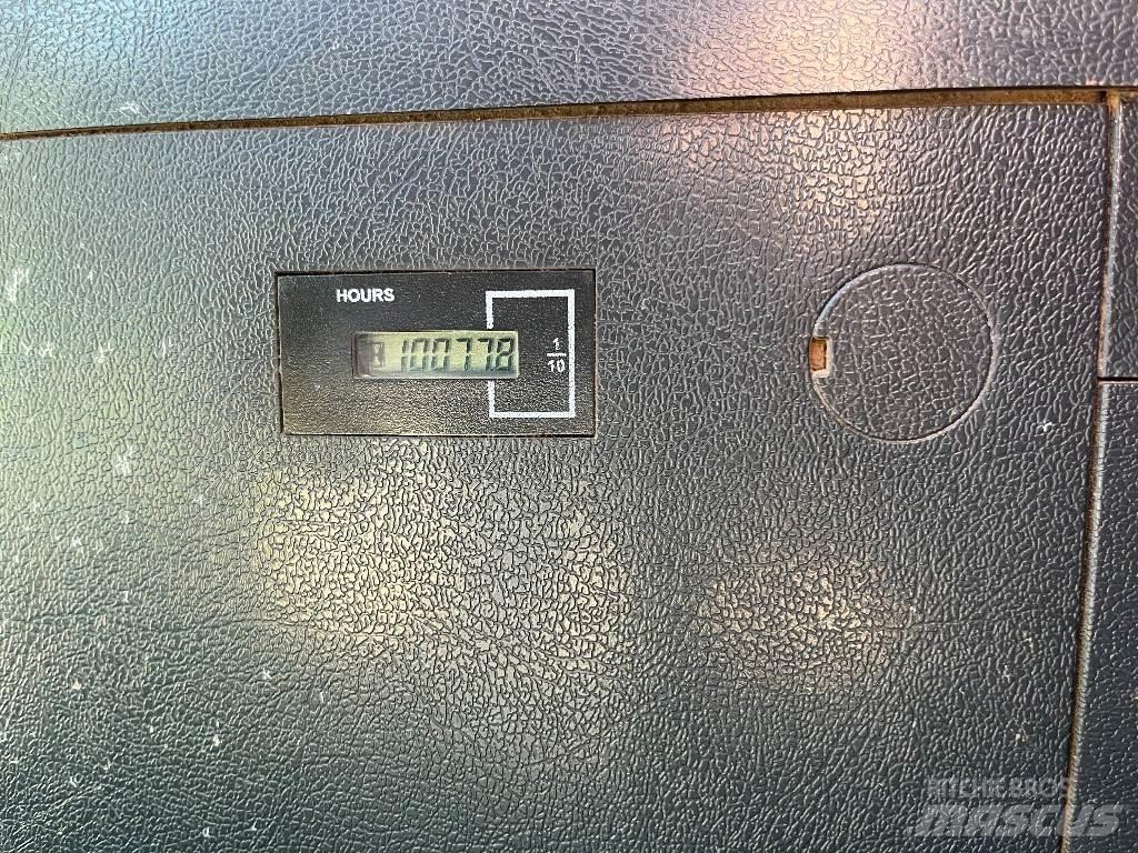 Hyundai HX 180 L Rupsgraafmachines