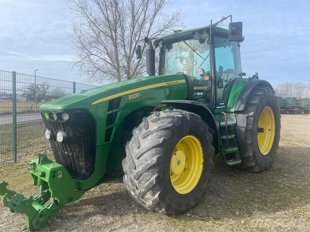 John Deere 8330 Tractoren