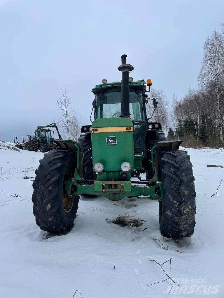John Deere 4240 S Tractoren