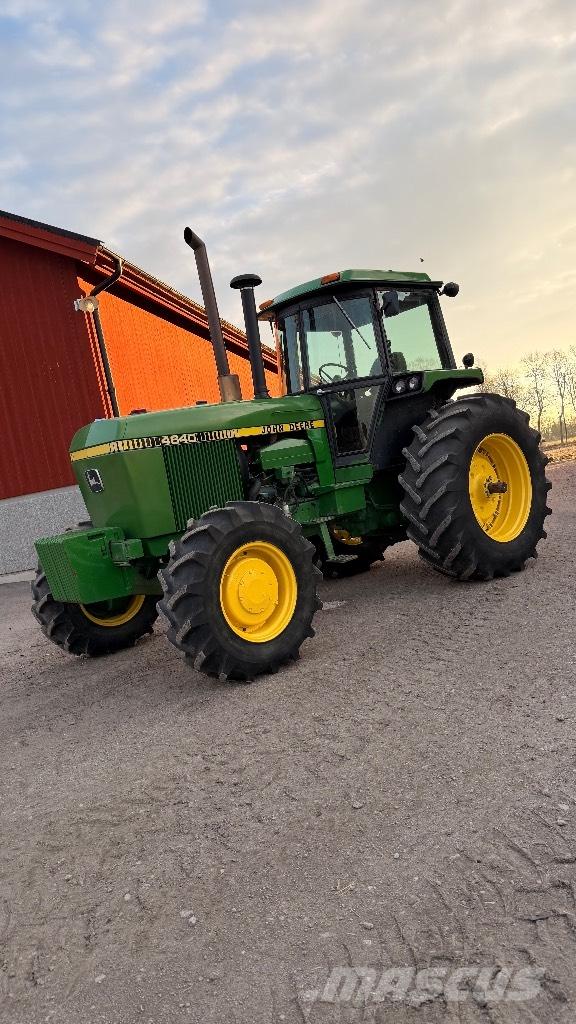 John Deere 4640 4WD Tractoren