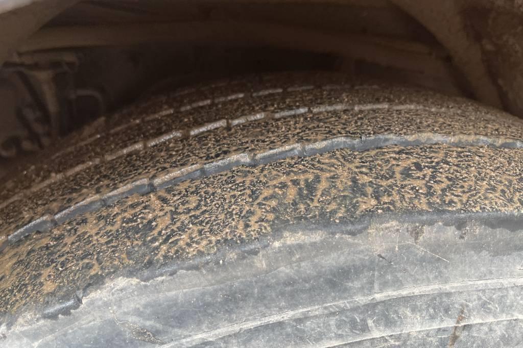 Scania P 310 Veegmachines