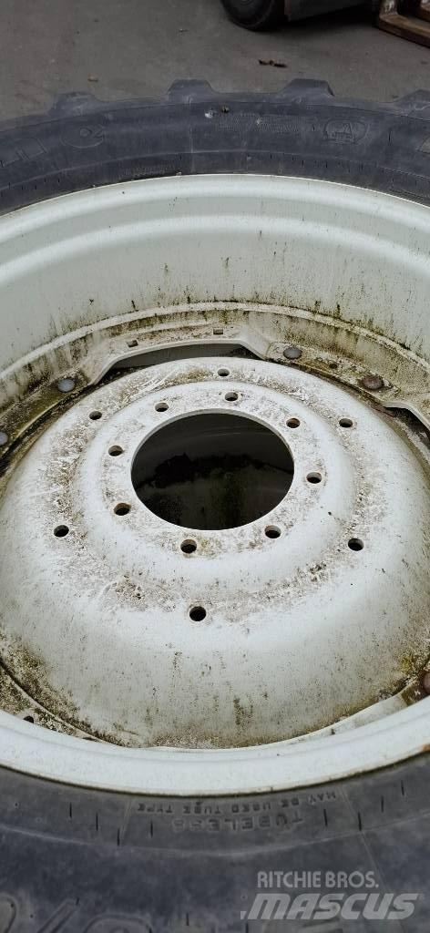 Firestone 540/65R_34 Banden, wielen en velgen