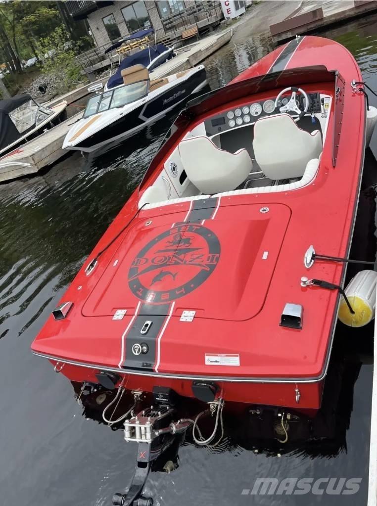  Donzi Classic 22 Werkboten en pontons