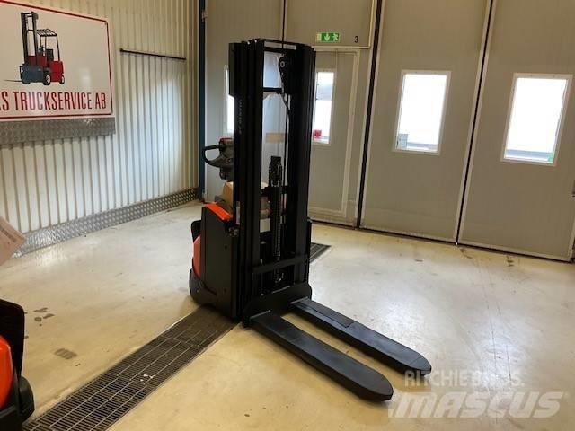 Toyota SWE 120 L Meeloop stapelaar