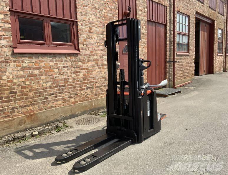 BT SPE 120 L Meeloop stapelaar