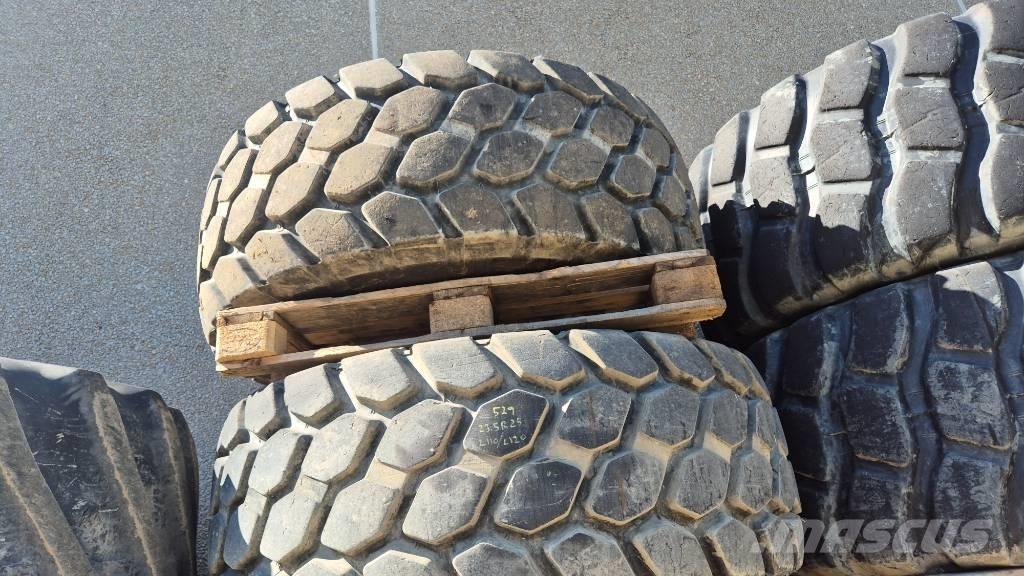 Bridgestone 23.5R25 Banden, wielen en velgen
