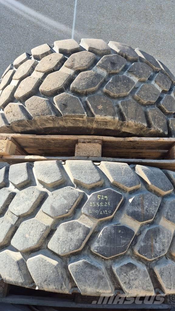 Bridgestone 23.5R25 Banden, wielen en velgen