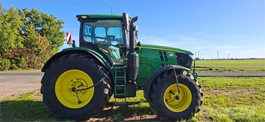 John Deere 6250R Tractoren