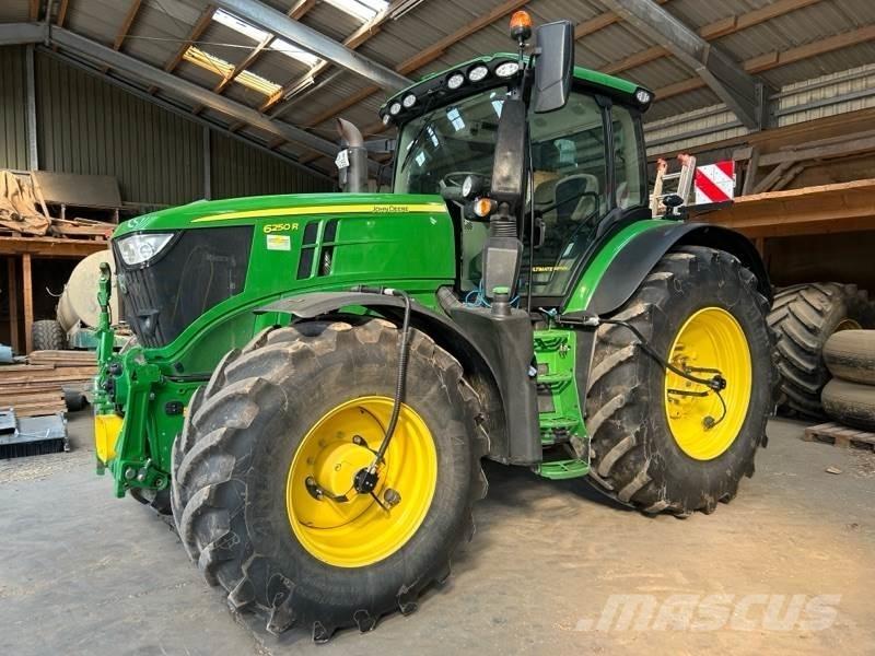 John Deere 6250R Tractoren