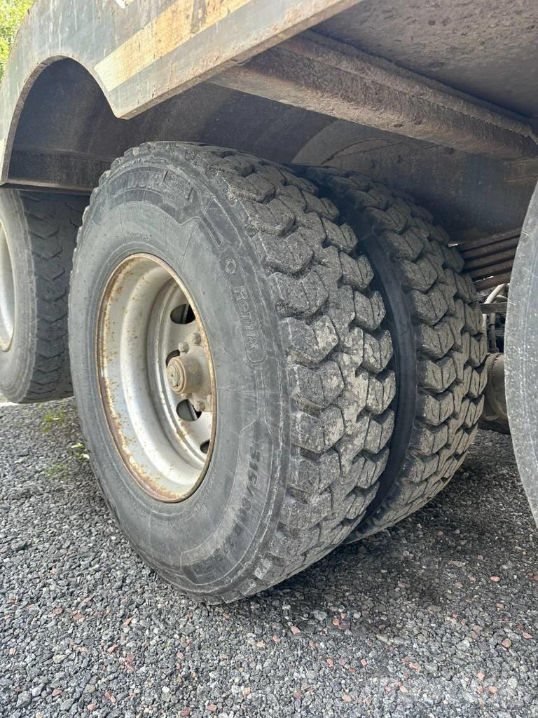 Sisu E11 Vrachtwagens voor bosbouwmachines