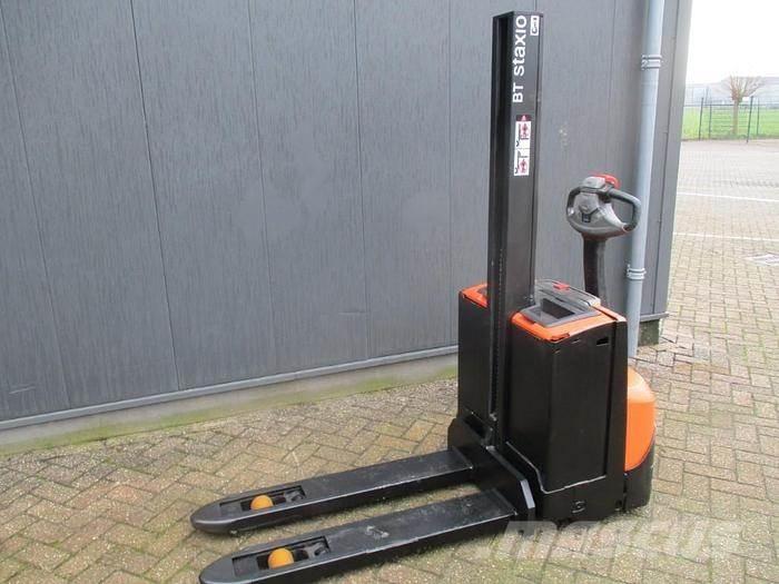 Toyota SWE 080L Meeloop stapelaar