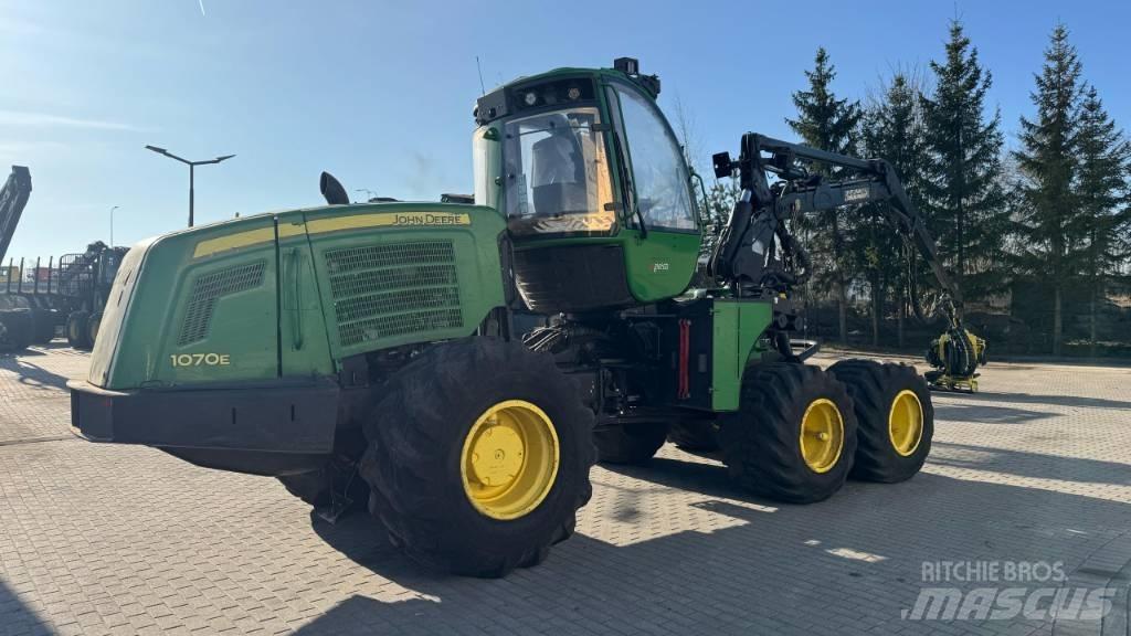 John Deere 1070 E Harvesters