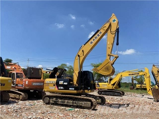 CAT 323D Rupsgraafmachines
