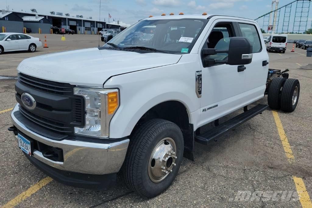 Ford F 350 XL SD Chassis met cabine