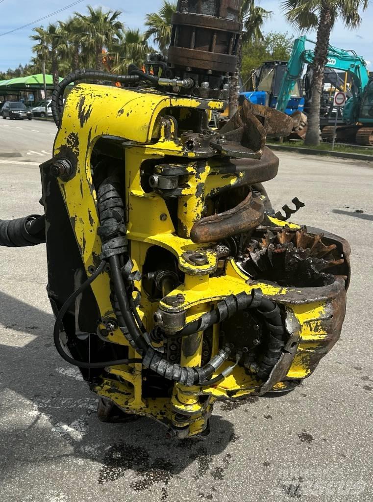 John Deere 1270 D Harvesters